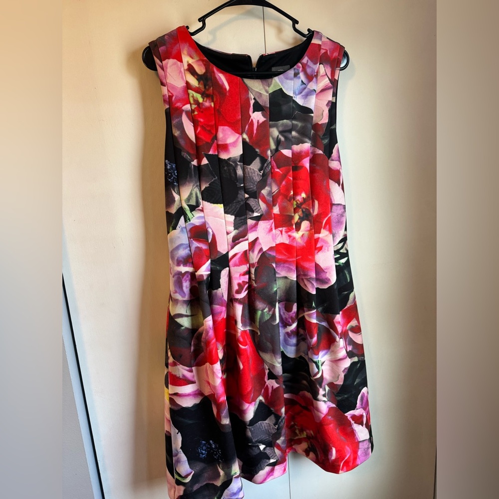Vince Camuto Sleeveless Floral Dress in Red, Pink & Black
